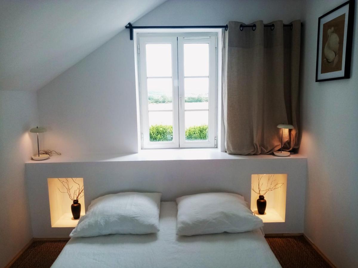 Hotel Galerie, Tumulus De La Hogue Fontenay-le-Marmion Zewnętrze zdjęcie