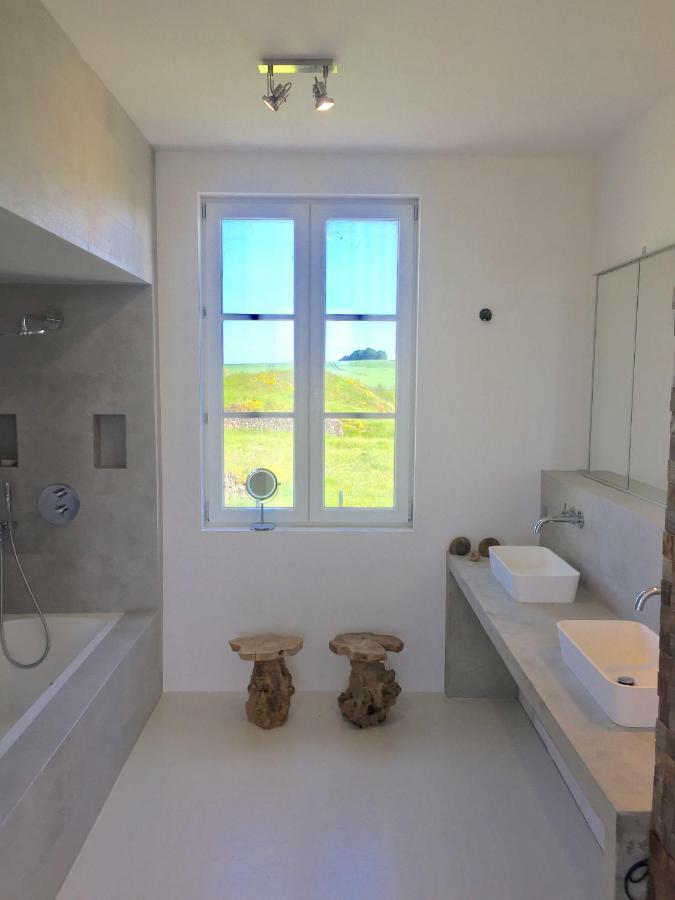 Hotel Galerie, Tumulus De La Hogue Fontenay-le-Marmion Zewnętrze zdjęcie